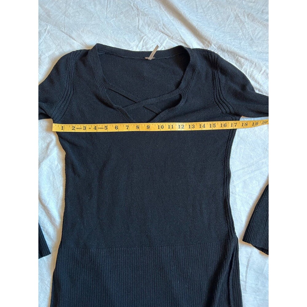 Free People Black V-Neck Sweater - Picture 8 of 10